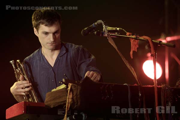 FRANCOIS AND THE ATLAS MOUNTAIN - 2012-11-01 - PARIS - Grande Halle de La Villette - 